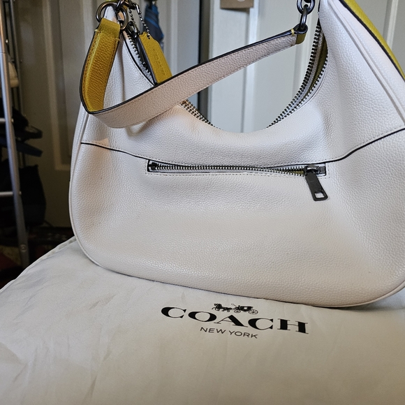 There are many brands of purses and clothing all are negotiable - Picture 9 of 16